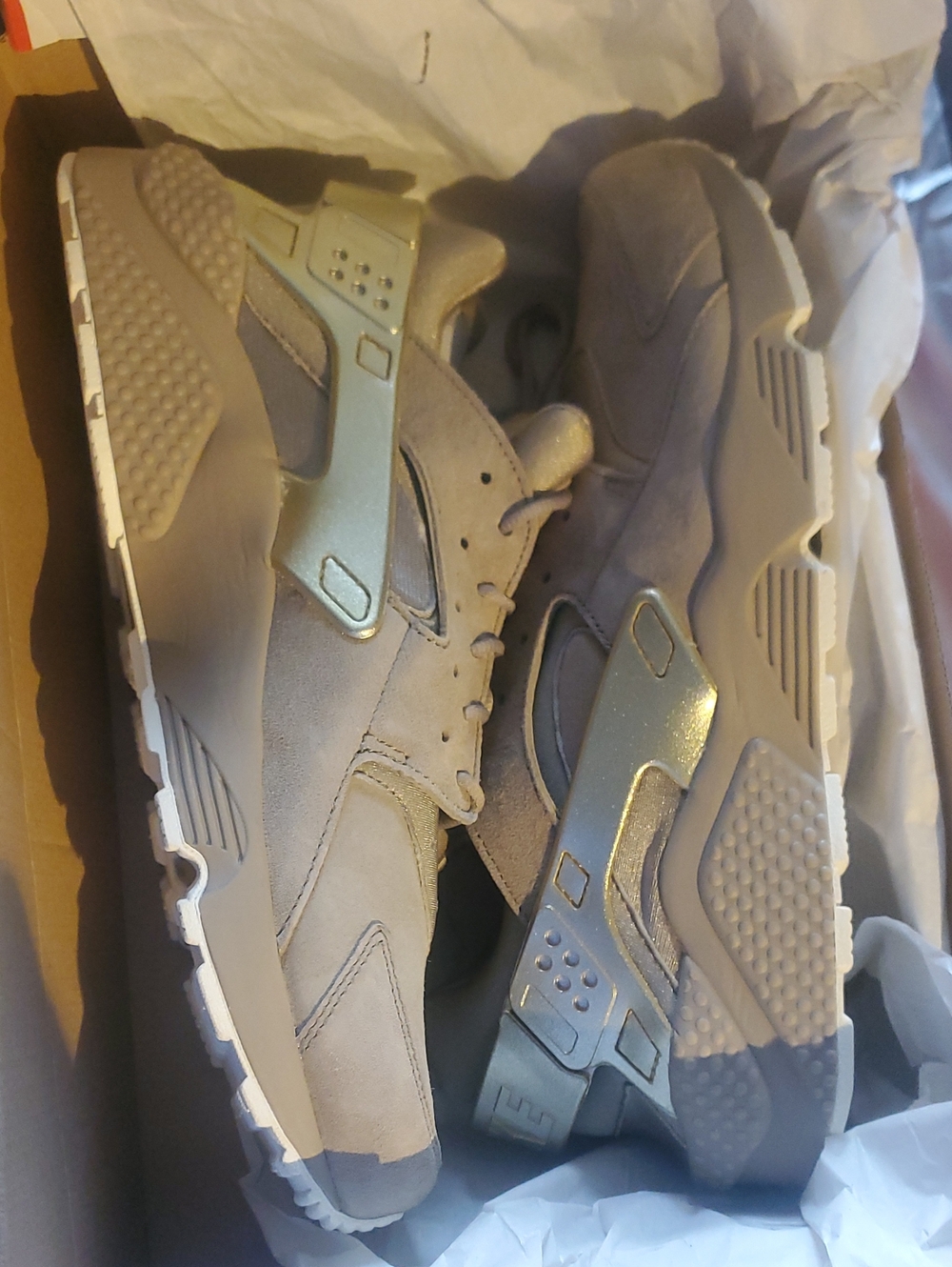 Nike Huarache Run Prm Casual Suede Sneakers in Taupe Gray